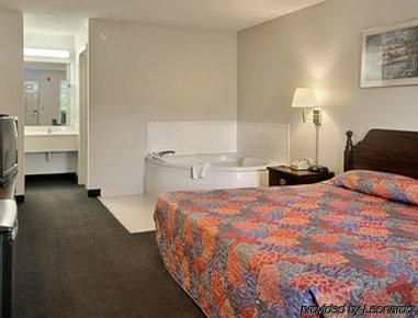 Days Inn Lamont/Monticello Room photo